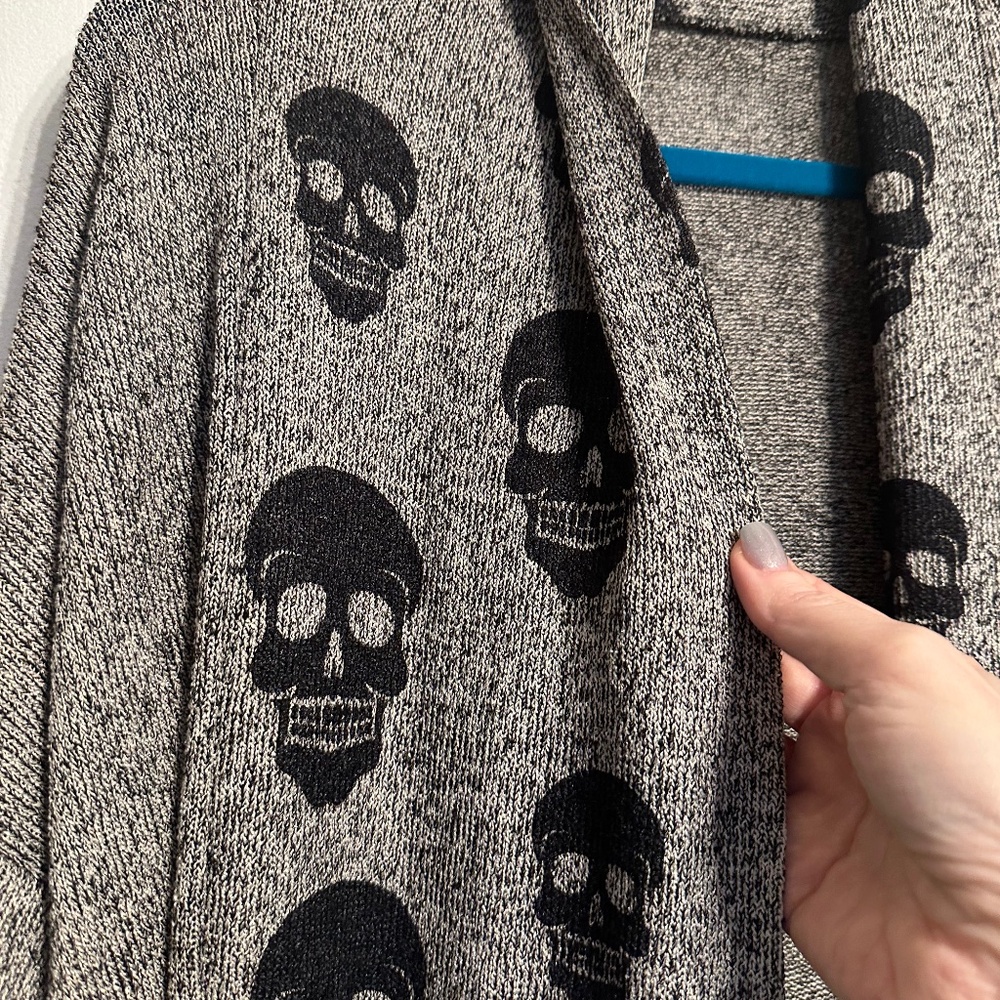 NWOT Lightweight Grey Open Skull Cardigan- Medium - Picture 4 of 7